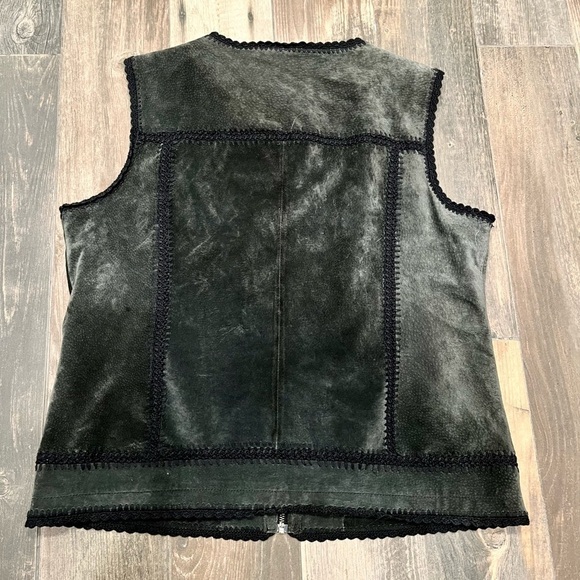 Cabela's Womens Suede Leather Crochet edge hunter green Vest Size XL boho. - Picture 6 of 6